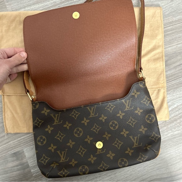 Louis Vuitton Musette Tango - Picture 3 of 16